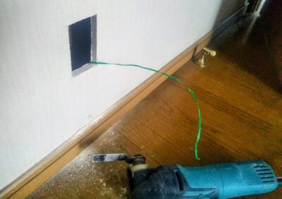 壁裏の勉強部屋にワイヤー到着