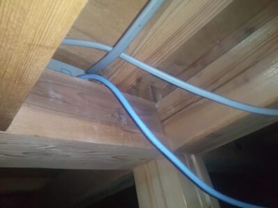 2階スタジオ部屋から配線