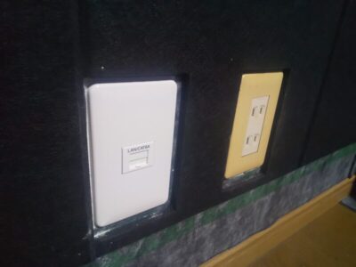 2階スタジオ部屋ジャック取付